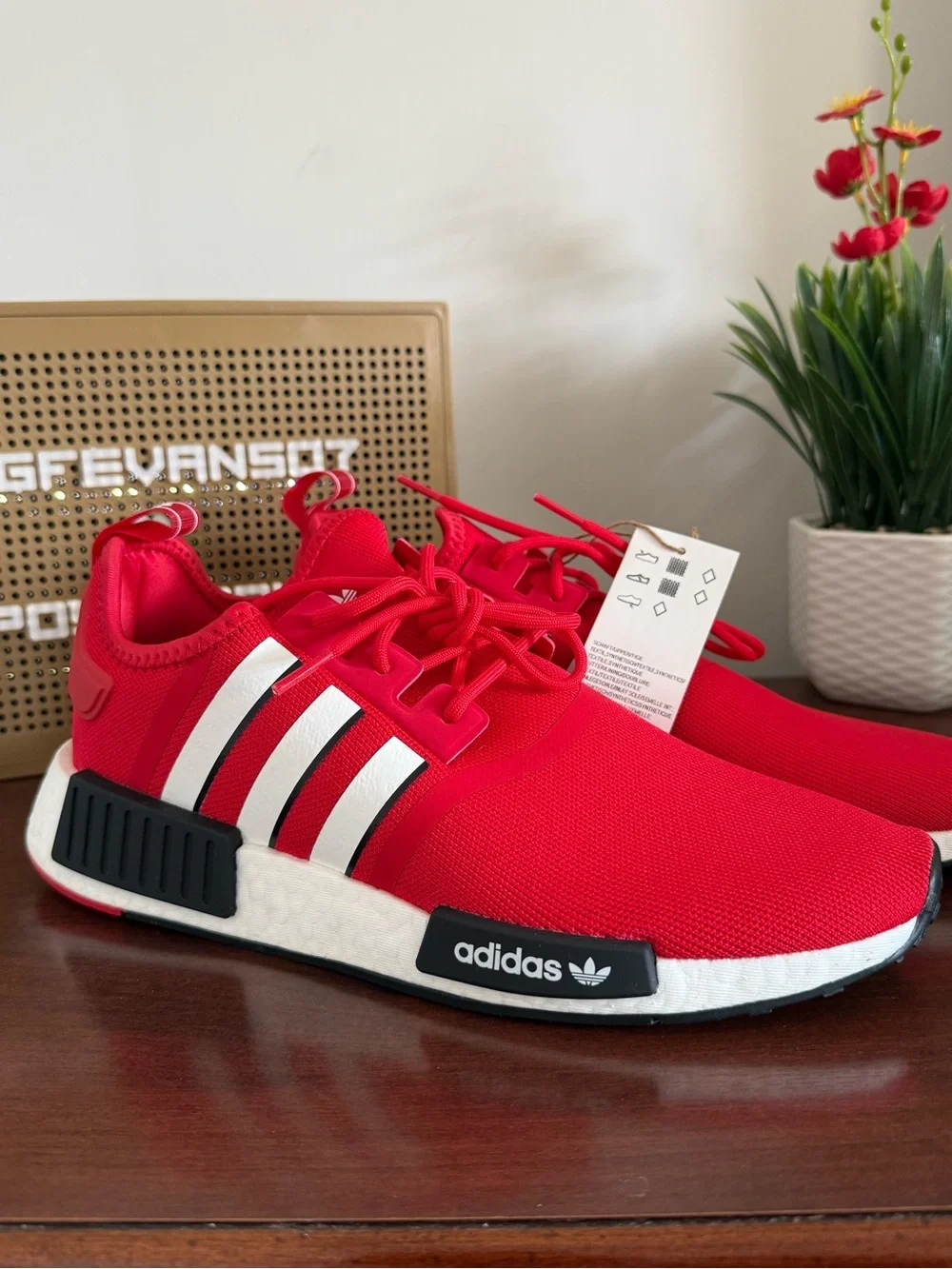 New adidas Scarlett white black Men's NMD_R1 Sneakers size 10